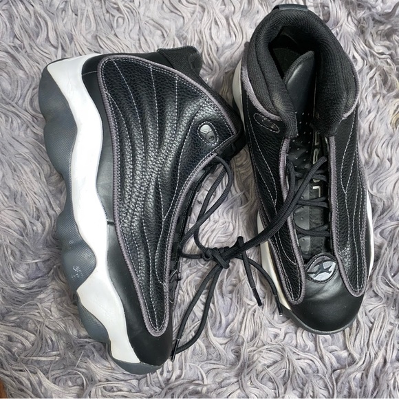 Jordan Pro Strong Boys' Black/Anthracite/White/Metallic Dark Grey - Picture 2 of 5